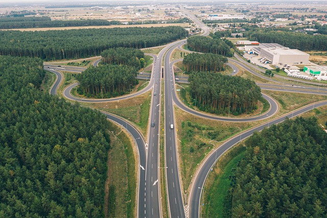 Daftar Rest Area Tol Trans Jawa. Foto hanya ilustrasi, bukan tempat sebenarnya. Sumber pixabay.com/marcinjozwiak