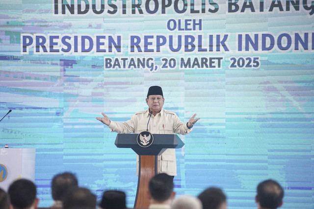 Presiden Prabowo Subianto meyampaikan sambutan saat kunjungan kerja di KITB, Kabupaten Batang, Jawa Tengah, Kamis (20/3/2025). Foto: Harviyan Perdana Putra/ANTARA FOTO