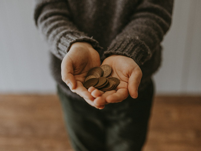 Hadizt tentang Zakat. Foto: Unsplash/Annie Spratt.