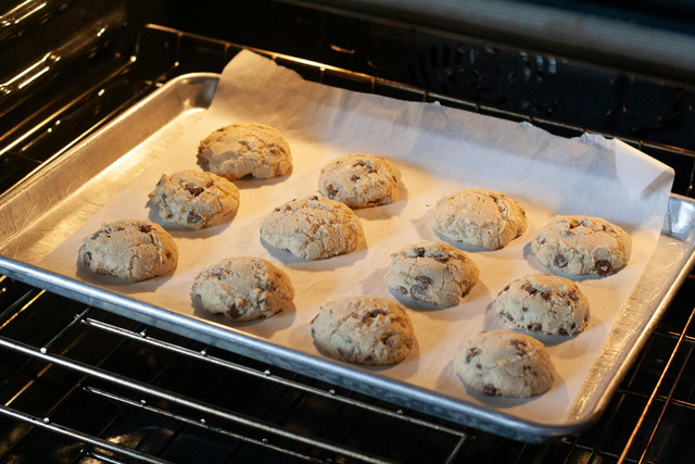 Ilustrasi cara menggunakan oven tangkring untuk kue kering. Foto: Pexels.com/Kate