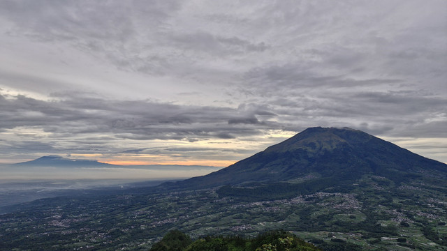 Pemandangan dari puncak Gunung Telomoyo (dokumentasi pribadi)