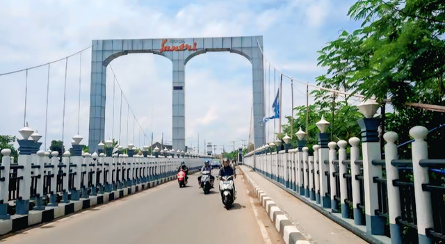 Jembatan Desa Karangdowo-Surabayan. Sumber file: Dokumentasi pribadi.