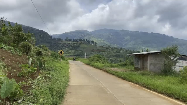 Suasana Jalur alternatif Puncak II, Kabupaten Cianjur, Jawa Barat, jelang arus mudik Lebaran 2025, Jumat (21/3/2025). Foto: Dok. kumparan