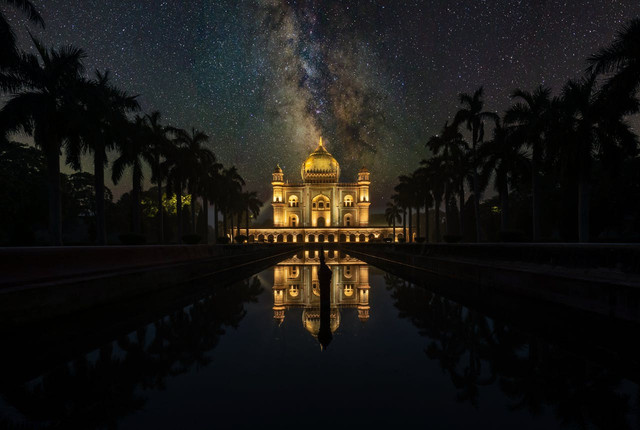 Ilustrasi suasana malam Lailatul Qadar. Foto: Pexels.