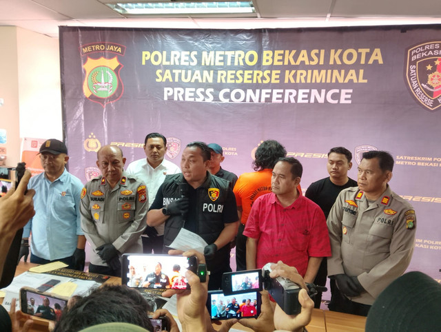 Kasat Reskrim Polres Metro Bekasi Kota, Kompol Binsar Sianturi saat rilis kasus preman "jagoan Cikiwul". Dok: kumparan