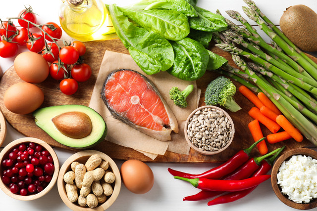 Ilustrasi Makanan Tinggi Vitamin. Foto: New Africa/Shutterstock