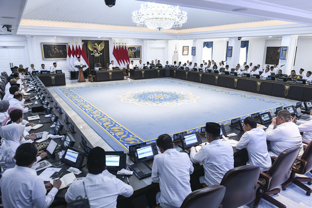 Suasana sidang kabinet paripurna yang dipimpin Presiden Prabowo Subianto di Kantor Presiden, Jakarta, Jumat (21/3/2025). Foto: ANTARA FOTO/Hafidz Mubarak A