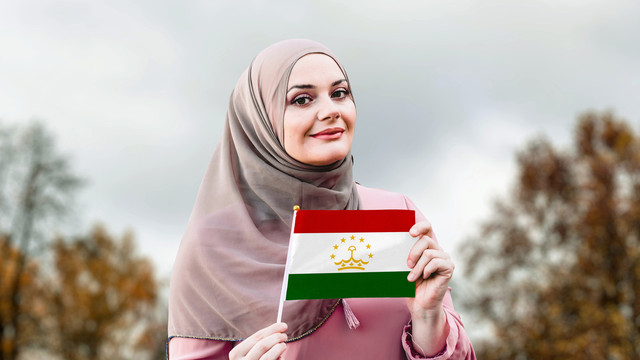 Perempuan di Tajikistan Dilarang Pakai Hijab dan Rok Mini. Foto: GagoDesign/Shutterstock