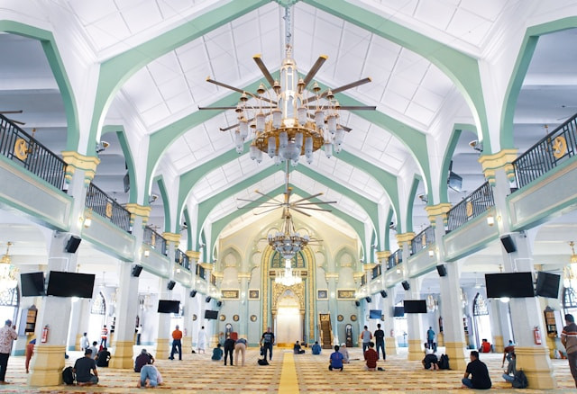 Masjid tertua di Surabaya. Foto hanyalah ilustrasi, bukan tempat sebenarnya. Sumber: unsplash/ S.R.