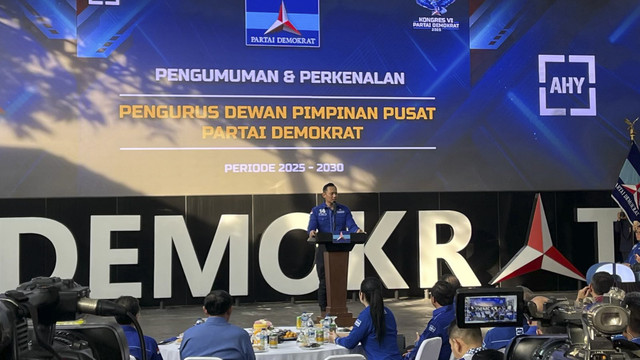 Ketua Umum Partai Demokrat Agus Harimurti Yudhoyono (AHY) di Kantor DPP Demokrat, Minggu (23/3/2025). Foto: YouTube/ Partai Demokrat 