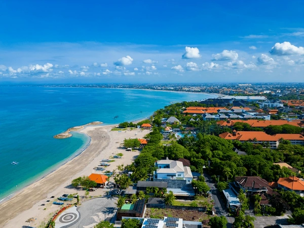 Pantai Kuta Bali (Sumber: www.Shutterstock.com)