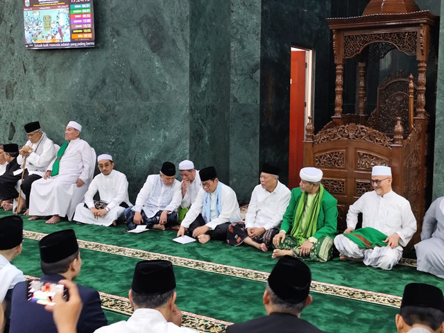 Gubernur Jakarta Pramono Anung buka puasa bersama Habaib dan Ulama di Masjid Fathahilah, Balai Kota Jakarta pada Minggu (23/3/2025). Foto: Luthfi Humam/kumparan