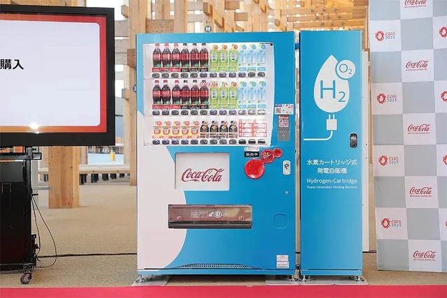 Vending machine Coca-cola bertenaga hidrogen. Foto: Coca-cola