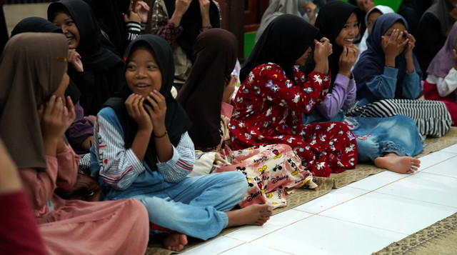 DT Peduli dan Institut Pertanian Stiper Yogyakarta Berbuka Puasa Bersama Anak-anak di Gunung Kidul (Sumber : DT Peduli)