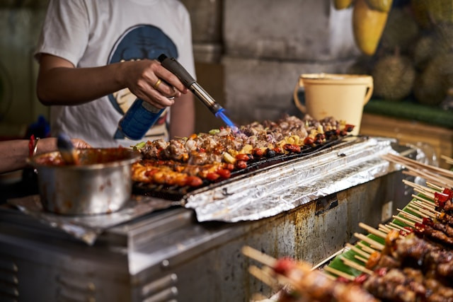 Lengkong Street Food Bandung. Foto hanyalah ilustrasi, bukan tempat yang sebenarnya. Sumber: Unsplash/Norbert Braun