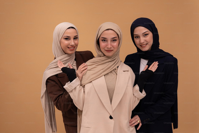 Ilustrasi Model Baju Lebaran 2025 Wanita yang Nyaman dan Terjangkau. Foto: unsplash/Mesut çiçen.