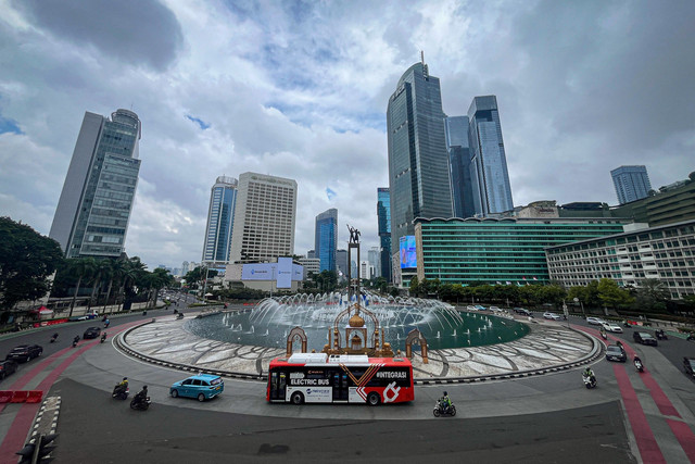 Kondisi lalu lintas di Kawasan Bundaran HI, Jakarta, Selasa (25/3/2025). Foto: Iqbal Firdaus/kumparan