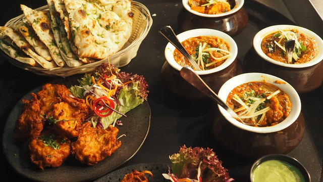 Makanan Khas Cirebon. Foto: Pexels/Chan Walrus