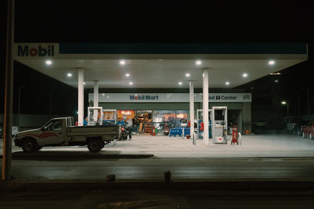 Ilustrasi Rest Area KM 57 Tol Jakarta - Cikampek. Sumber: Pexels/Hamdi Films