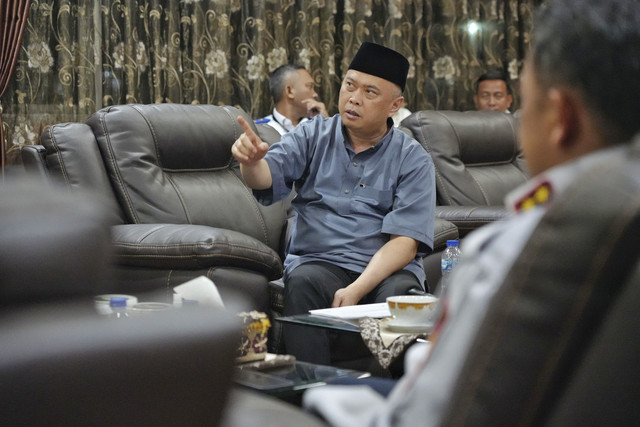 Menteri Perhubungan Dudy Purwagandhi memantau di Pelabuhan Bakauheni , Lampung. Foto: Istimewa