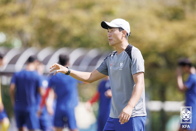 Pelatih Timnas U-17 Korea Selatan (Korsel), Baek Ki-tae, jelang Piala Asia 2025. Foto: KFA