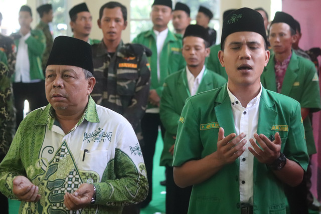 Ilustrasi Bacaan Sholawat Nabi, sumber gambar unsplash/Mufid Majnun