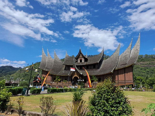 Rumah Adat Minangkabau Sumatera Barat Rumah Gadang (Dok. Pribadi/Nayla Humayra Nandika)