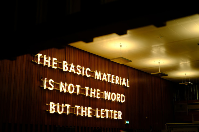 Ilustrasi Kata-kata Masuk Sekolah Setelah Libur. Unsplash.com/Zara Lazarov