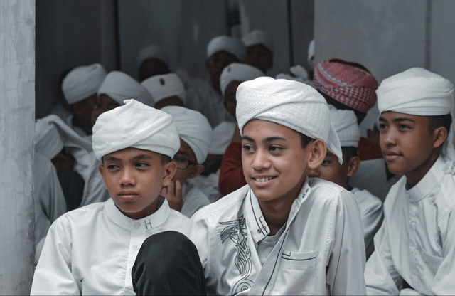 Ilustrasi contoh surat halal bihalal. Foto: Unsplash/Muhammad Adil