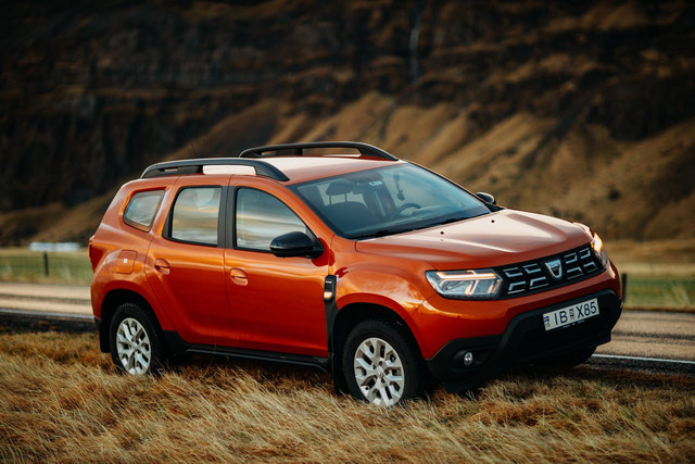 Ilustrasi untuk perbedaan SUV dan MPV. Sumber: pexels.com/Mateus Bertelli