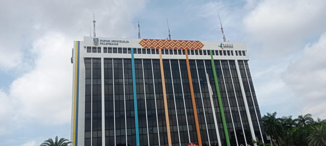 Kantor PT PUSRI yang berada di Jalan Mayor Zen Palembang. Foto : Abdullah Toriq/Urban Id