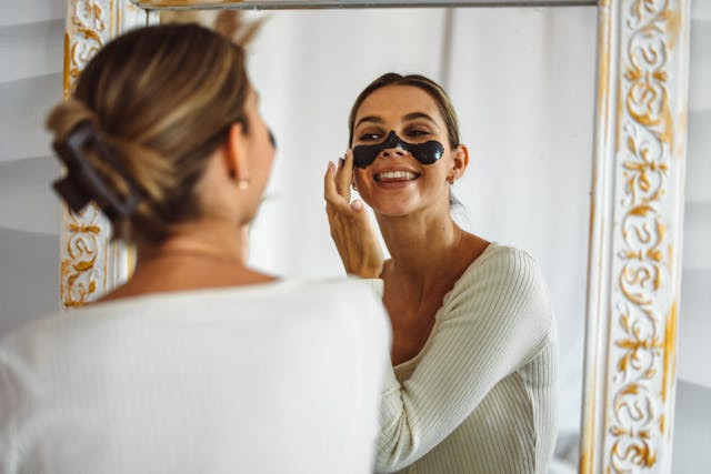 Ilustrasi rekomendasi facial wash wardah untuk kulit berminyak dan berjerawat. Sumber: pexels.com/Roman Odintsov