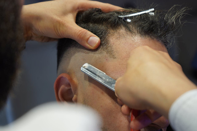 Ilustrasi untuk Rekomendasi low taper haircut pria. Sumber: pexels.com/Izzet Cakali