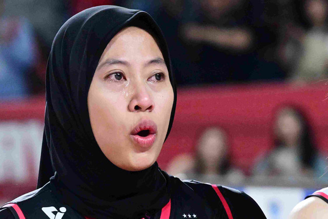 Megawati Hangestri menangis usai Red Sparks vs Pink Spiders dalam partai ketiga final Liga Voli Korsel 2024/25 di Chungmu Gymnasium, Daejeon, Minggu (6/4). Foto: kovo.co.kr