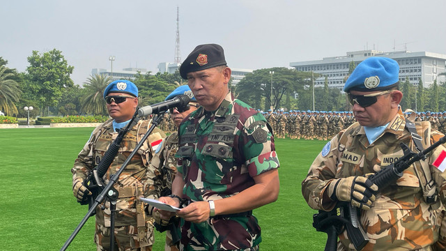 Kapuspen TNI Brigjen Kristomei Sianturi, usai pelepasan Satgas TNI Kontingen Garuda UNIFIL 2025, di Lapangan PRIMA Mabes TNI, Cilangkap, Cipayung, Jakarta Timur, Rabu (9/4/2025). Foto: Fadhil Pramudya/kumparan