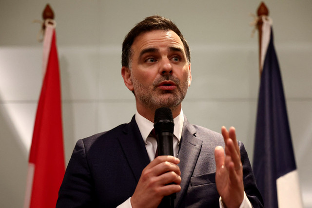 Menteri Perdagangan Prancis Laurent Saint-Martin memberikan keterangan pers saat berkunjung ke Jakarta, Rabu (9/4/2025). Foto: Willy Kurniawan/REUTERS