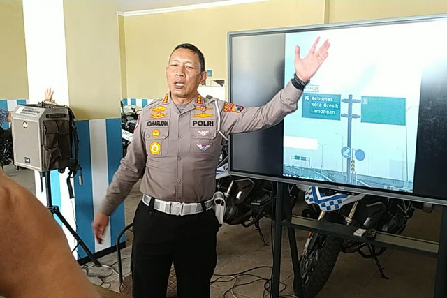 Dirlantas Polda Jatim Kombes Pol Komarudin di Mapolda Jatim, Rabu (9/4/2025). Foto: Farusma Okta Verdian/kumparan