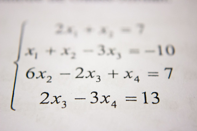 Ilustrasi Contoh Soal PAS Matematika Wajib Kelas 11 Semester 2. Unsplash.com/Antoine Dautry