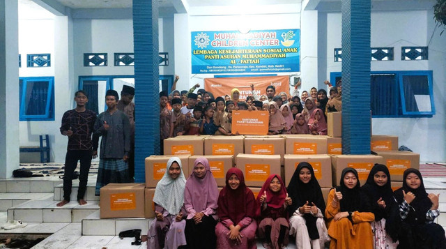BTPN Syariah dan DT Peduli Salurkan Santunan Paket Ramadhan di Madiun dan Kediri (Sumber : DT Peduli)