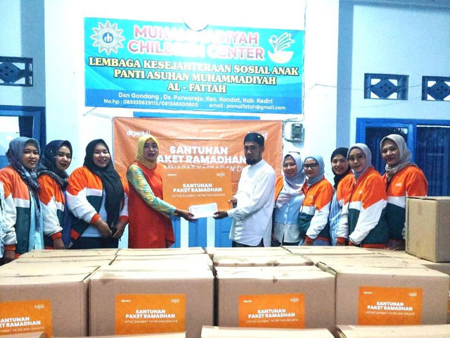 Yayasan Panti Asuhan Muhammadiyah Al Fattah Kandat Kediri salah satu penerima manfaat program Santunan Paket Ramadhan (Sumber : DT Peduli)