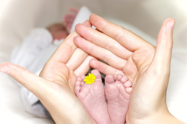 Ilustrasi untuk rekomendasi skincare bayi baru lahir. Foto: Unsplash/Manuel Schinner