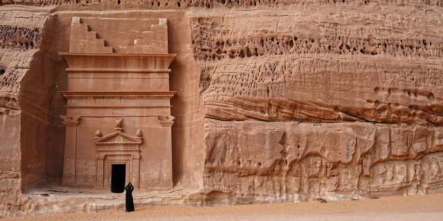 Madain Saleh. Sumber Unsplash Jens Aber