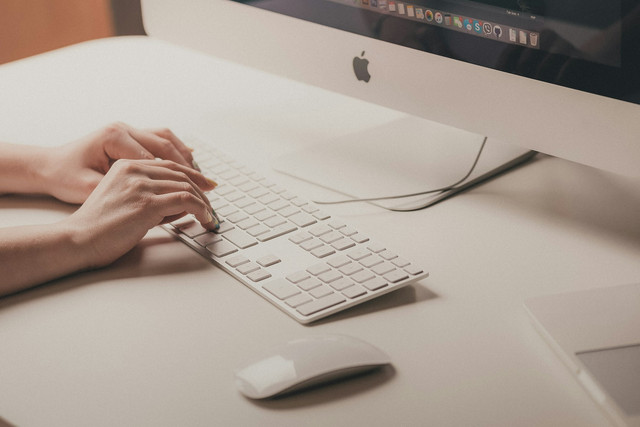 Contoh Surat Kronologis Kejadian dan Cara Membuatnya. Foto: Unsplash/Ilya Pavlov