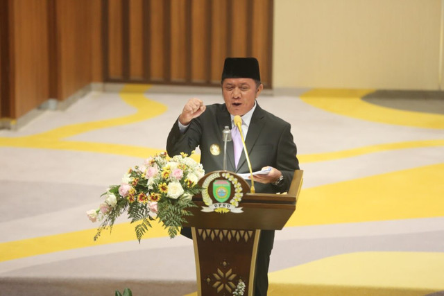 Herman Deru saat menyampaikan piidato Sambutan Gubernur Sumsel Masa Jabatan 2025-2030 Senin (3/3/2025) siang di Ruang Rapat Paripurna DPRD Provinsi Sumsel. Foto : Humas Pemprov Sumsel