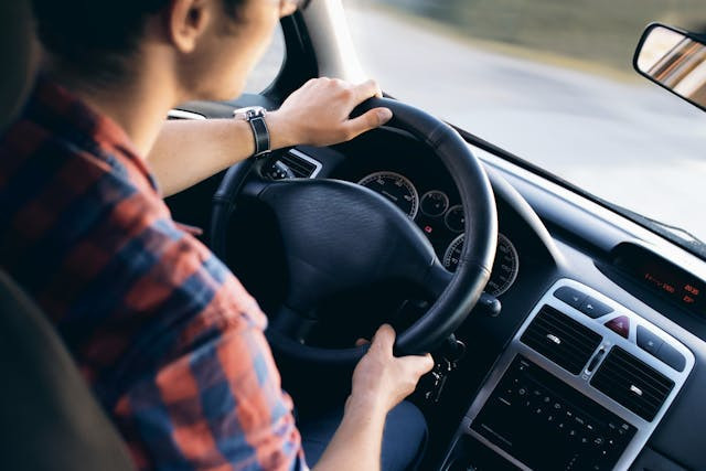 Ilustrasi Syarat Bayar Pajak Mobil 2025. Sumber: Pexels/Jeshoots Com