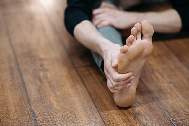 Ilustrasi penyebab jari kaki bengkak. Foto: Pexels