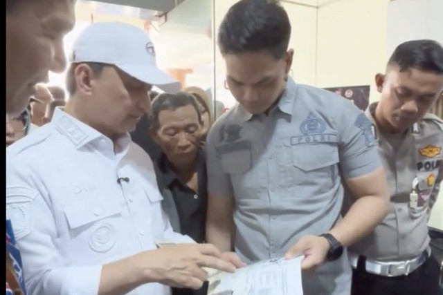 Wakil Gubernur Banten Dimyati Natakusumah sidak ke Samsat di Banten. Foto: Instagram/ @dimyati.natakusumah