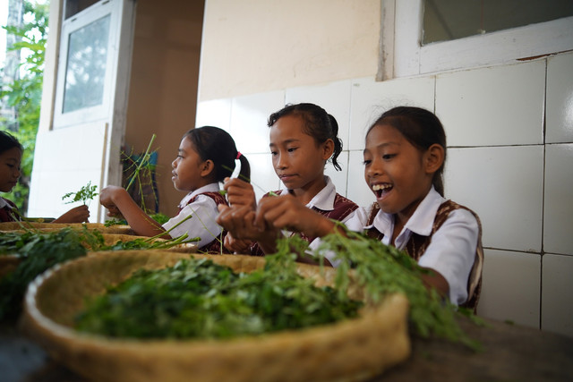 AIA Healthiest Schools Program (AHS) ajarkan murid SD dan SMP tentang gaya hidup sehat. Foto: AIA Indonesia