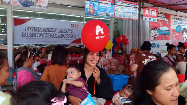 Kegiatan penyuluhan dan pemeriksaan kesehatan gratis untuk Balita yang digelar oleh Alfamidi di Kelurahan Pandu, Kecamatan Bunaken, Kota Manado, Sulawesi Utara.