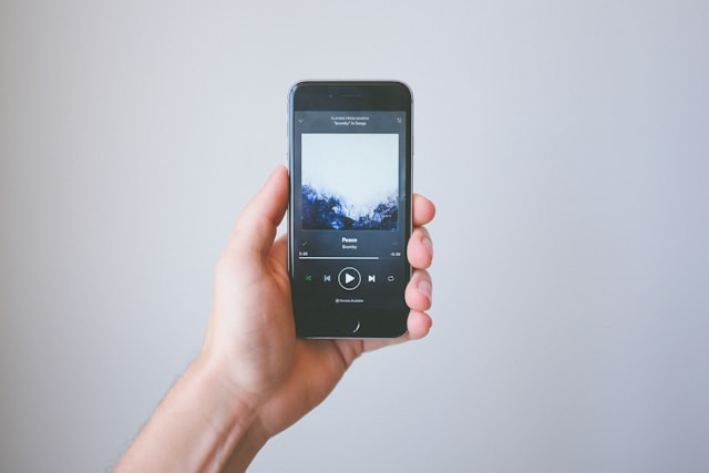 Makna dan Lirik Lagu Kumpul Bocah. Foto hanya ilustrasi. Sumber foto: Unsplash/Kenny